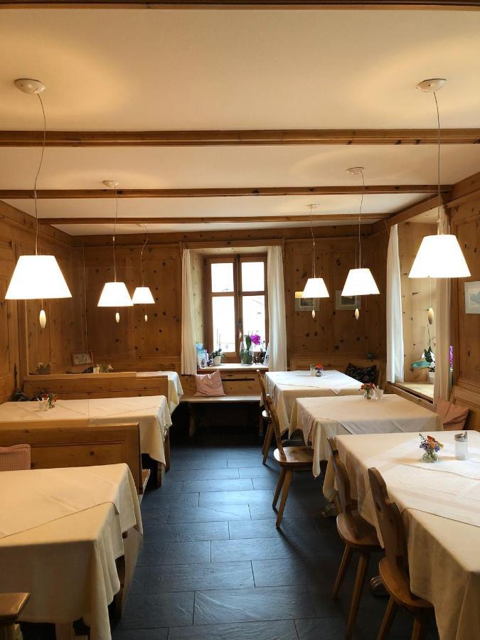 Hotel Adler Garni Цернец Экстерьер фото