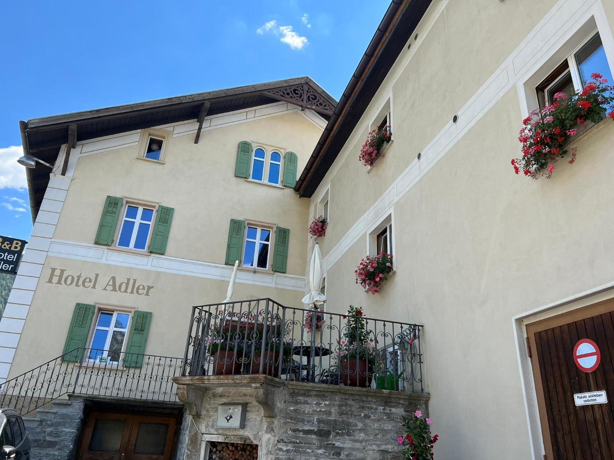 Hotel Adler Garni Цернец Экстерьер фото