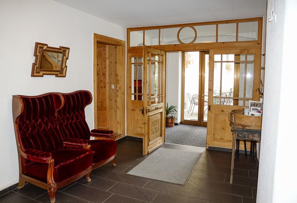 Hotel Adler Garni Цернец Экстерьер фото
