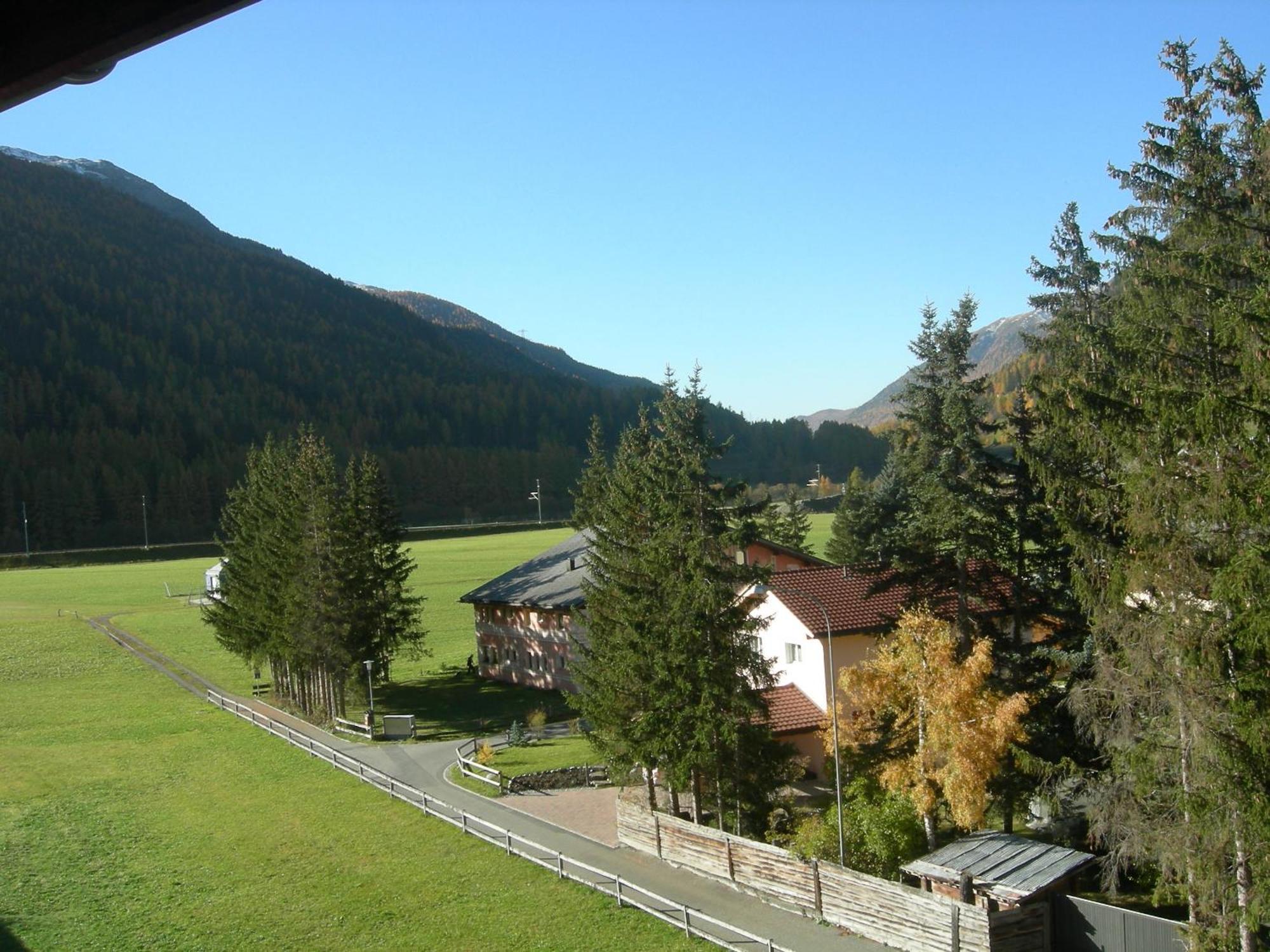 Hotel Adler Garni Цернец Экстерьер фото